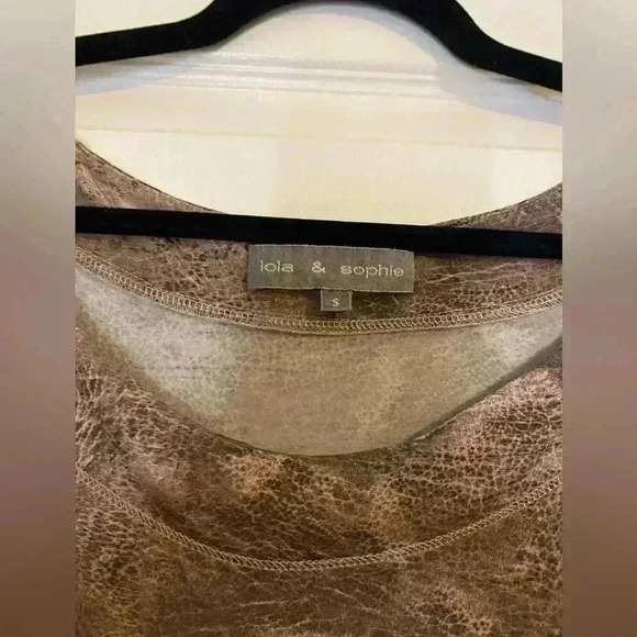 Lola & Sophie Bell Sleeve Top - Picture 3 of 6